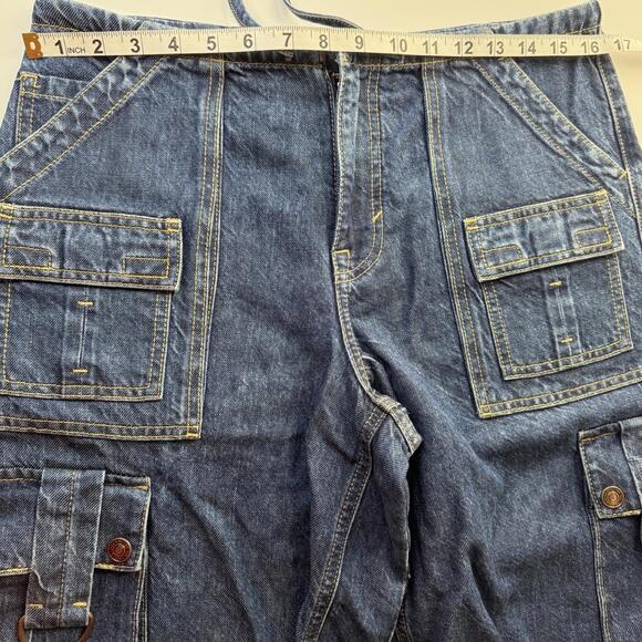 We The Free - Reina Denim Cargo Shorts. Size Small - Picture 5 of 9